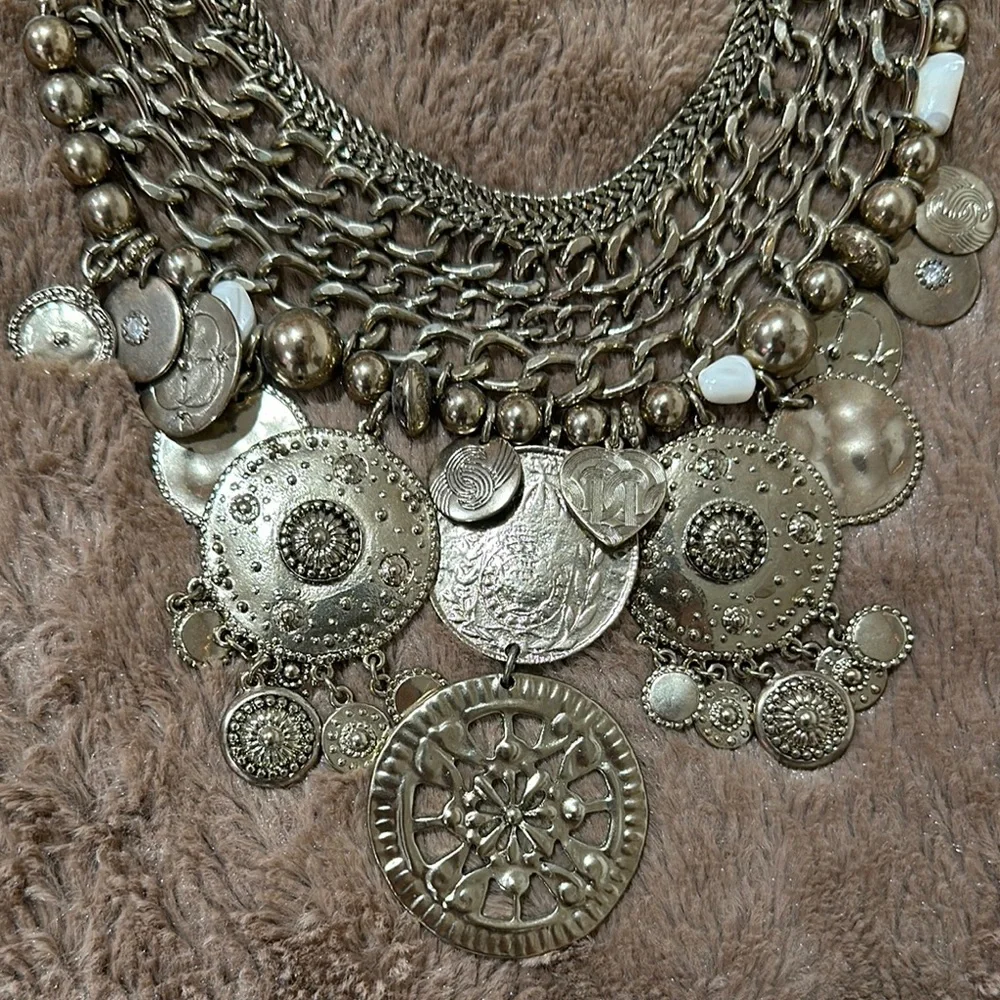 Statement necklace - Picture 2 of 3